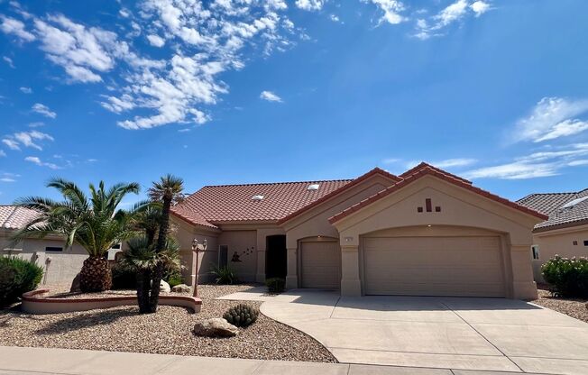 Sun City West 3bed/3bath Rental Home with Bonus Space!