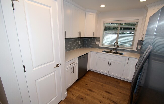 FULLY RENOVATED 2 BED, 2 BATH FACTORIA CONDO FOR RENT W HIGHEND FINISHES
