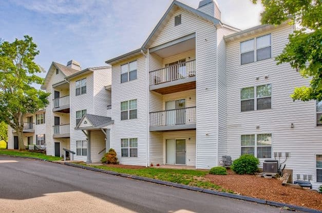 Building Exterior at Middletown Brooke Apartments, Connecticut, 06457