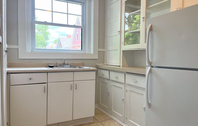 1 bed, 1 bath, $1,025, Unit 17D