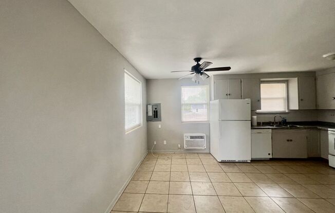 2 beds, 1 bath, $1,050