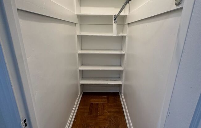 1 bed, 1 bath, 768 sqft, $1,400, Unit Royal York 704