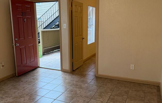 2 beds, 2 baths, 844 sqft, $1,155, Unit 211