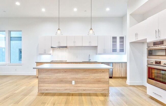 1215 HICKORY ST