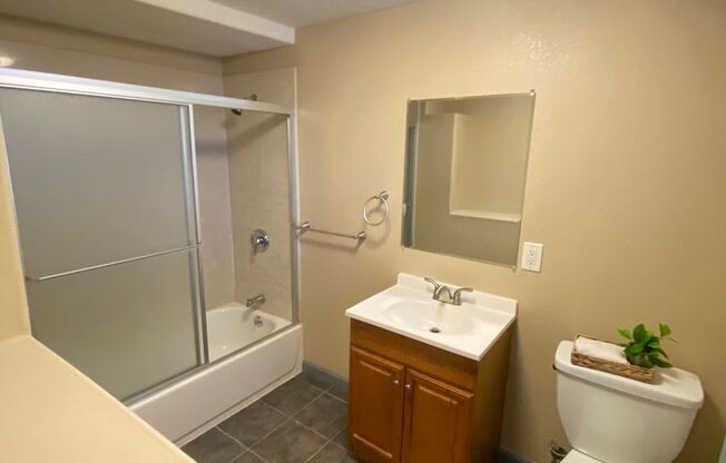 3 beds, 2 baths, $2,695, Unit 2810 Chronicle Ave