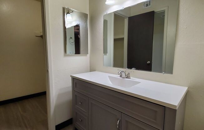 2 beds, 2 baths, 950 sqft, $1,460, Unit 201