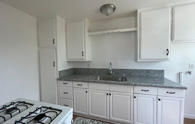 2 beds, 1 bath, $1,050, Unit #3