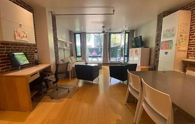 309 W 112 ST