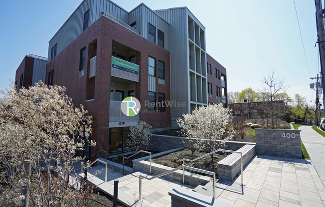 2 beds, 2 baths, 1,000 sqft, $4,220, Unit 301