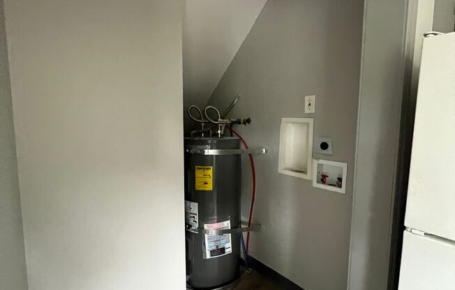 2 beds, 1 bath, 682 sqft, $1,375, Unit 12