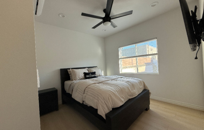 2511 1/2 W 77 ST