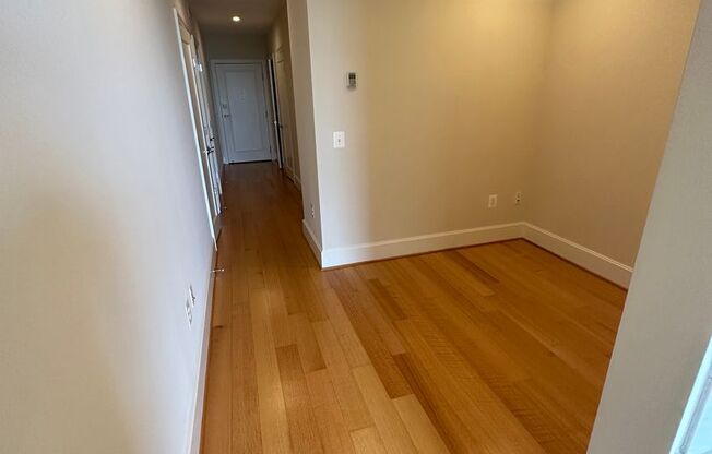 1 bed, 1 bath, $2,575, Unit 707
