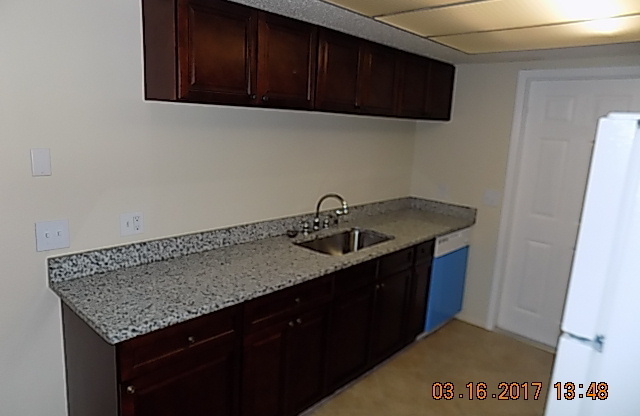 3 beds, 2 baths, $1,650