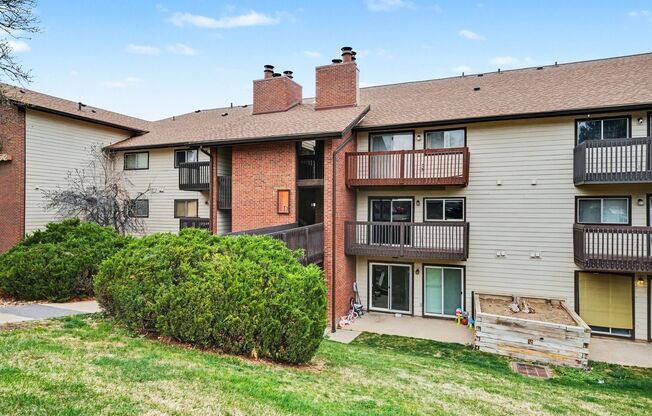 Spacious 1 Bed 1 Bath in the heart of Aurora! LEASING SPECIAL!!