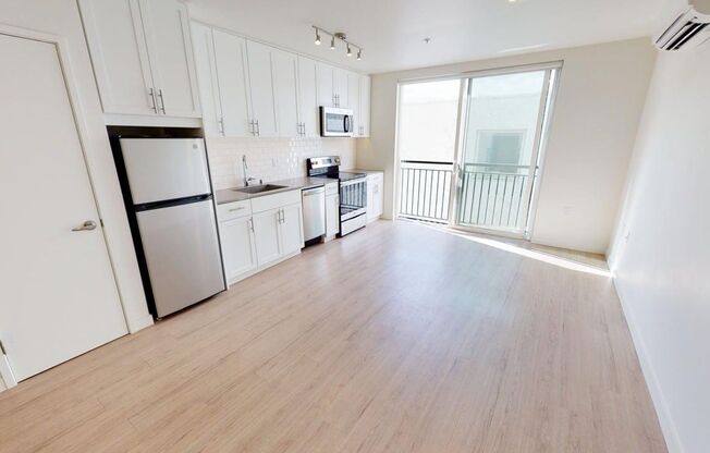 Studio, 1 bath, 370 sqft, $1,945, Unit 309