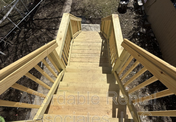 2015 W GREENFIELD AVE