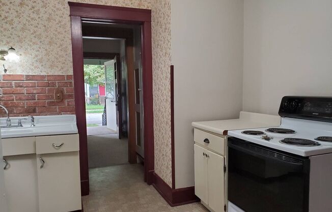 4 beds, 1 bath, $2,100