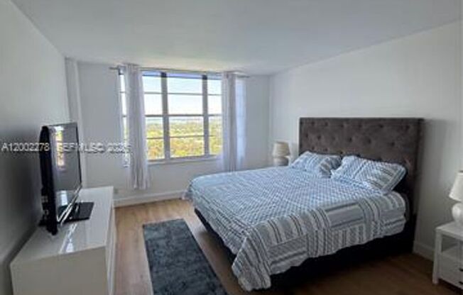 2 beds, 2 baths, 1,040 sqft, $3,600, Unit 5700 Collins Ave # 15H