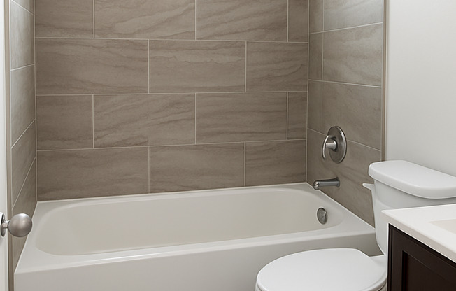 2 beds, 1 bath, 850 sqft, $1,995, Unit A-41