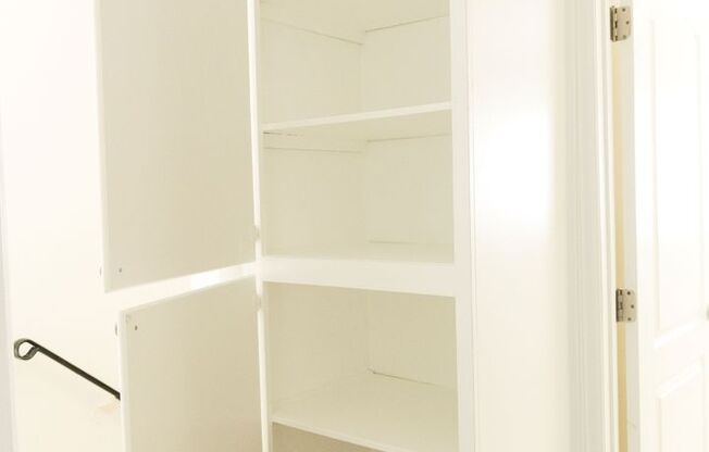 2 beds, 2 baths, 945 sqft, $2,650, Unit 69-202