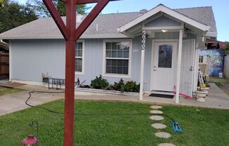 Charming 1bd 1 ba home in Colonial Heights! Available Now!