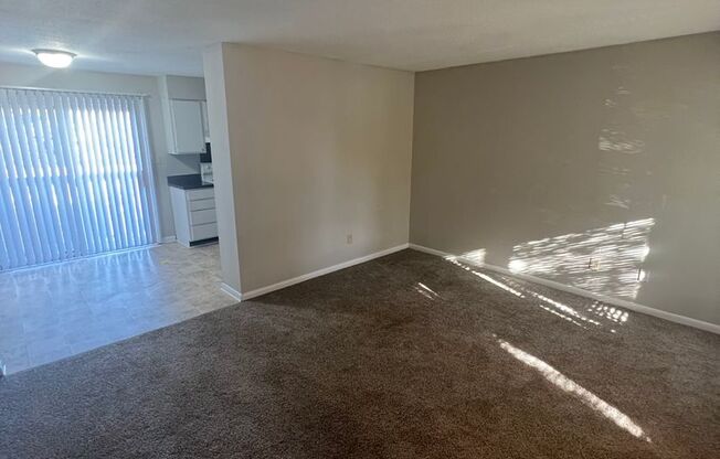 1 Bd/1 Bth 2nd floor    ONLY $ 1050.00