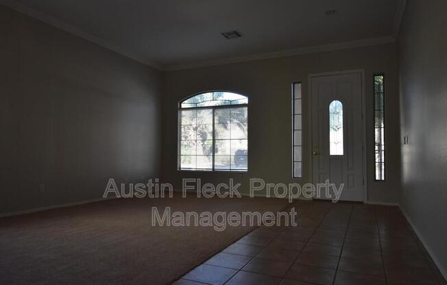 2641 E AUGUSTA AVE