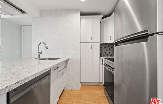 2 beds, 2 baths, 950 sqft, $3,900, Unit 557