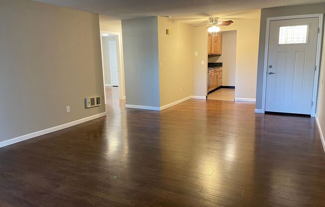 2 beds, 1 bath, 907 sqft, $1,400, Unit 1889B