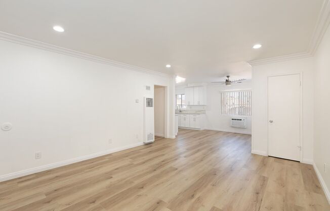 Gorgeous Newly Renovated in Valley Village! Pool! Pet Friendly! Parking!