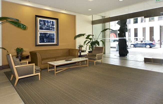 1BR/1BA 837sqft! Condo! Parking! Laundry! Views! Pets! Roof Deck! PROGRESSIVE