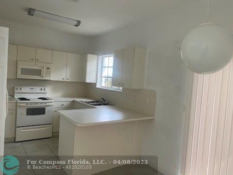 2728 NE 3 CT