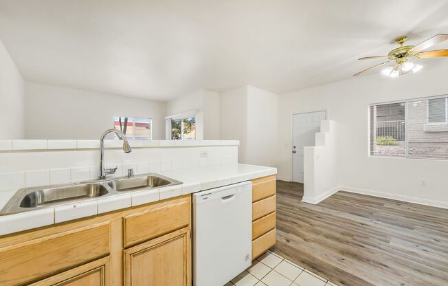 2 beds, 2 baths, $1,200, Unit # 1044