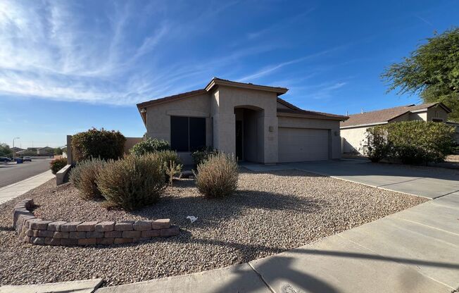 Charming home with a private fenced pool in Ahwatukee Foothills Club West