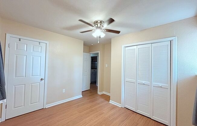 3 beds, 1 bath, $1,100