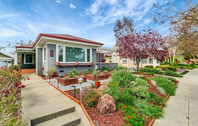 Fabulous Rose Garden 3 Bedroom, 2.5 Bath Home
