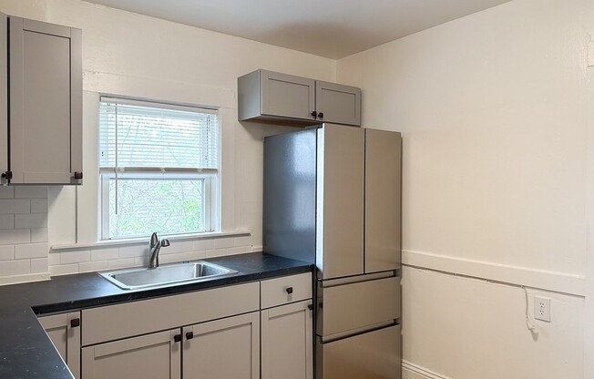 1 bed, 1 bath, $1,900, Unit 2L