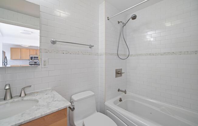 2 beds, 2 baths, $3,700, Unit PHC