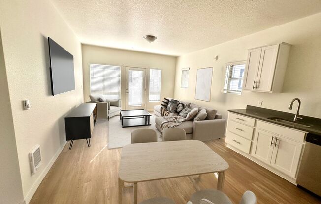 2 beds, 1 bath, 1,116 sqft, $1,895, Unit 212-212