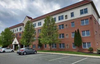 2 beds, 1 bath, $2,300, Unit APARTMENT 310