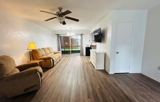 3 beds, 2.5 baths, $1,800, Unit Unit 103