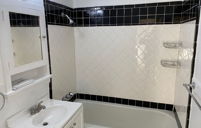 Studio, 1 bath, 420 sqft, $1,635, Unit 209