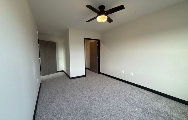2 beds, 1 bath, 908 sqft, $1,325, Unit #301