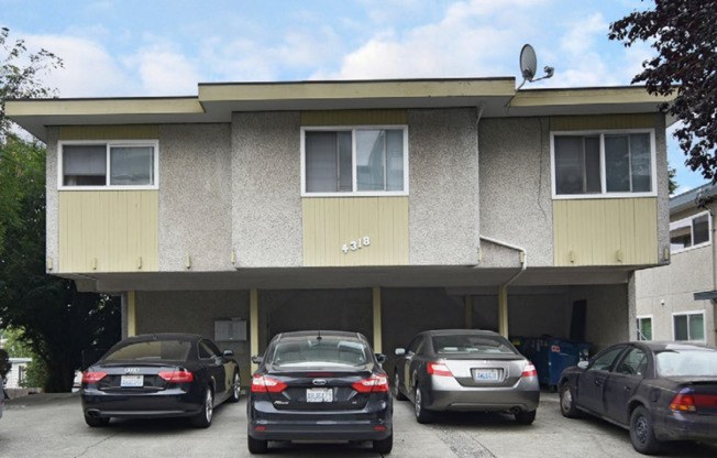 Hardwood Floors, In‑Unit Laundry & Private Deck | Winslow Place