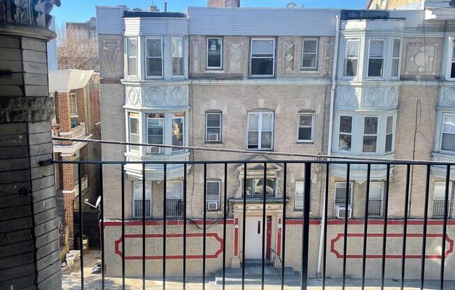 3 beds, 1 bath, 1,400 sqft, $1,595, Unit 207-A7