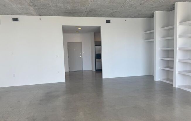 Studio, 1 bath, 962 sqft, $3,100, Unit Unit 905