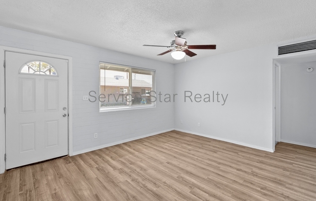 1638 W DESERT CV AVE