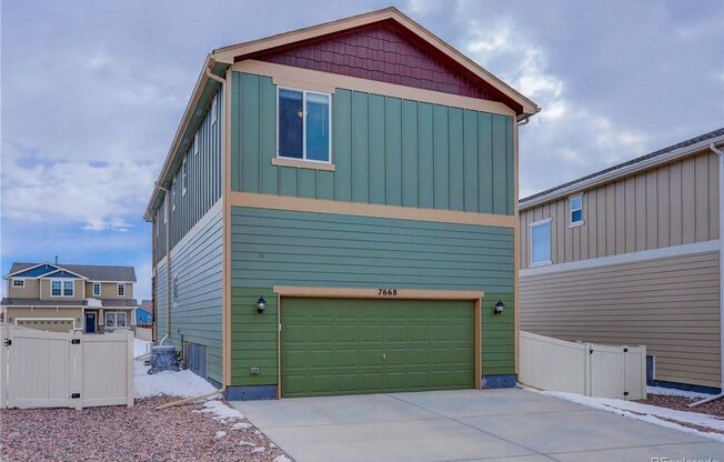Beautiful 3 Bedroom 3 Bath Home Available for Rent!