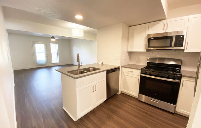 Stainless Steel Appliances at The Crossings Apartments, Grand Rapids, Michigan
