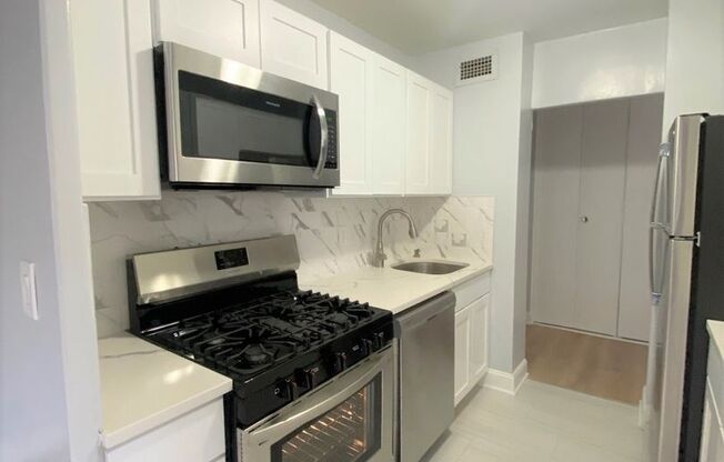 1 bed, 1 bath, $2,700, Unit 4G